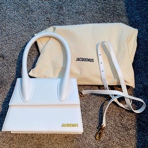 Grande Jacquemus Handle Bag